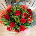 3 Tips Memilih Buket Bunga Merah untuk Pengantin